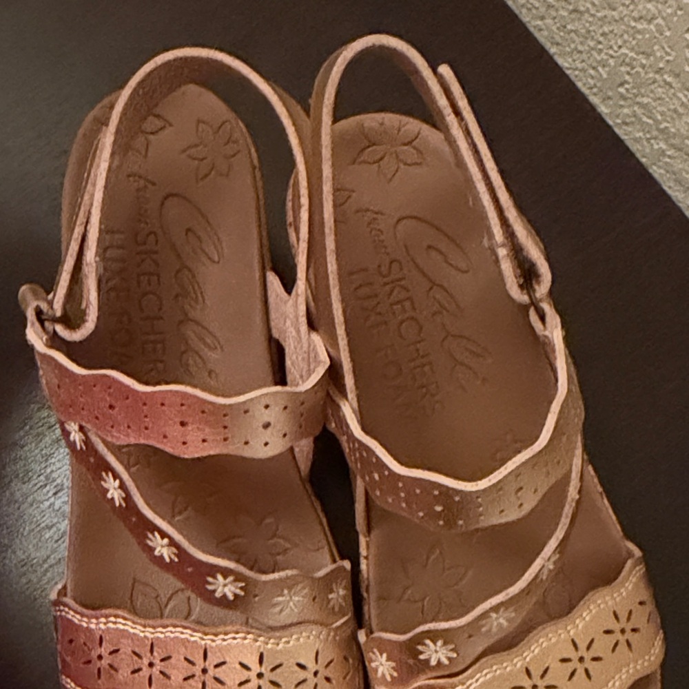 Skechers Women's Bronze Wedge Sandals - Picture 4 of 7